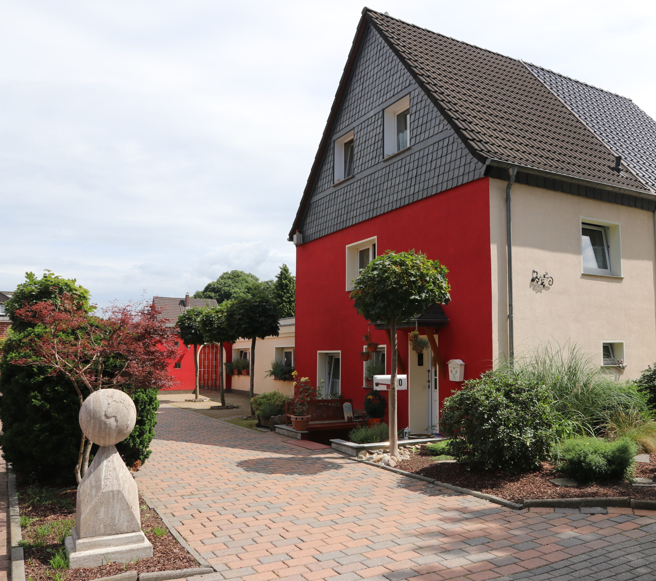 VERKAUFT: Gartenparadies – Doppelhaus in Duisburg-Vierlinden