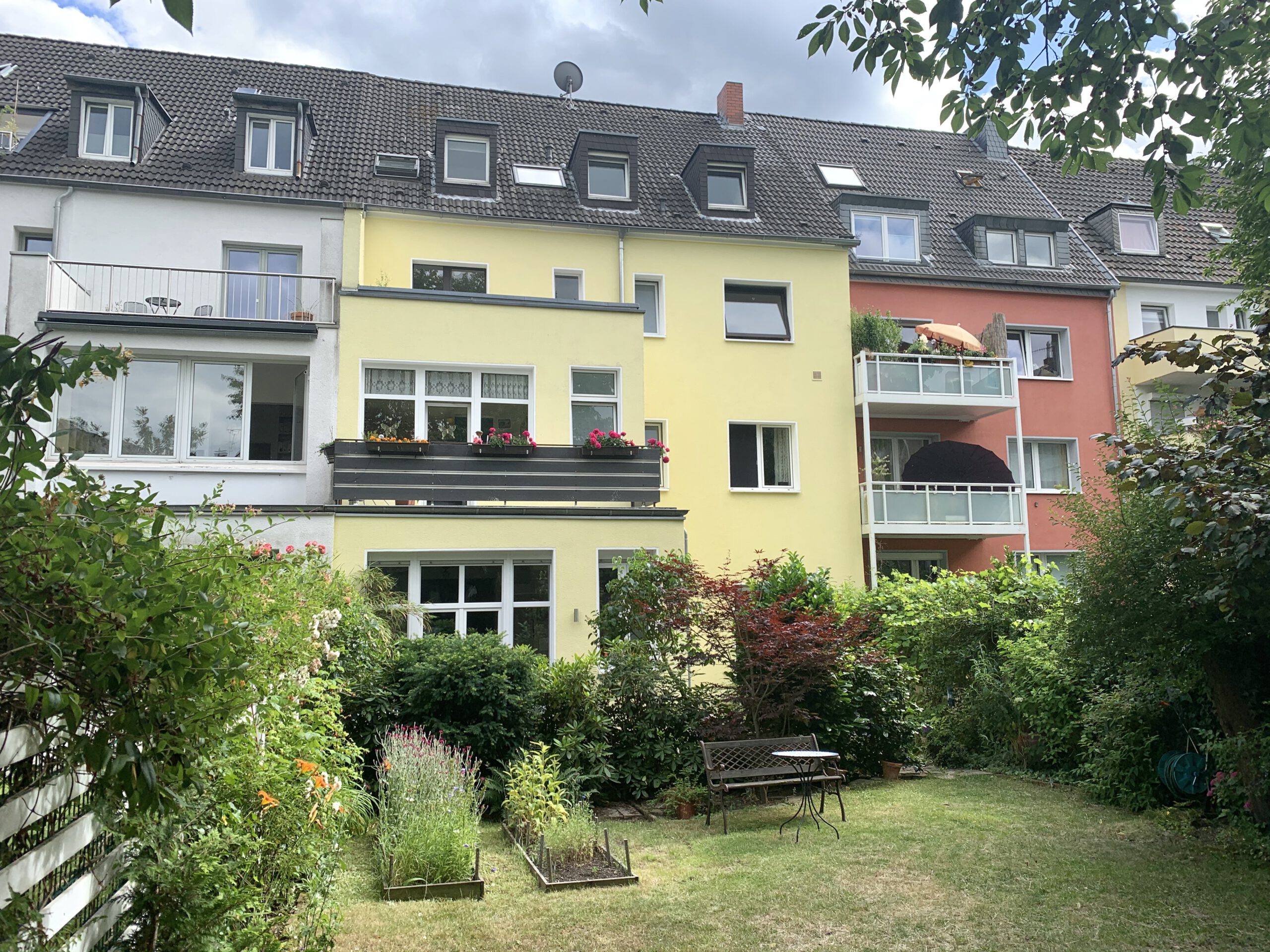 VERKAUFT: Wohnen wie im Eigenheim: 174 m² große ETW mit Gartennutzung in einem Stadthaus in Essen Holsterhausen, Grenze Rüttenscheid